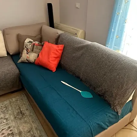 Lovely Front Apartment. 아파트 골렘